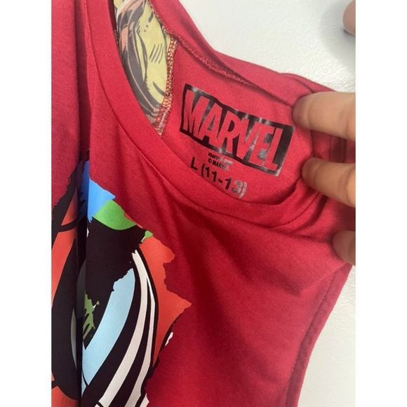 Marvel Hi-Low Red Avenger Comic Tank Top Size Large Sleeveless - Picture 7 of 7